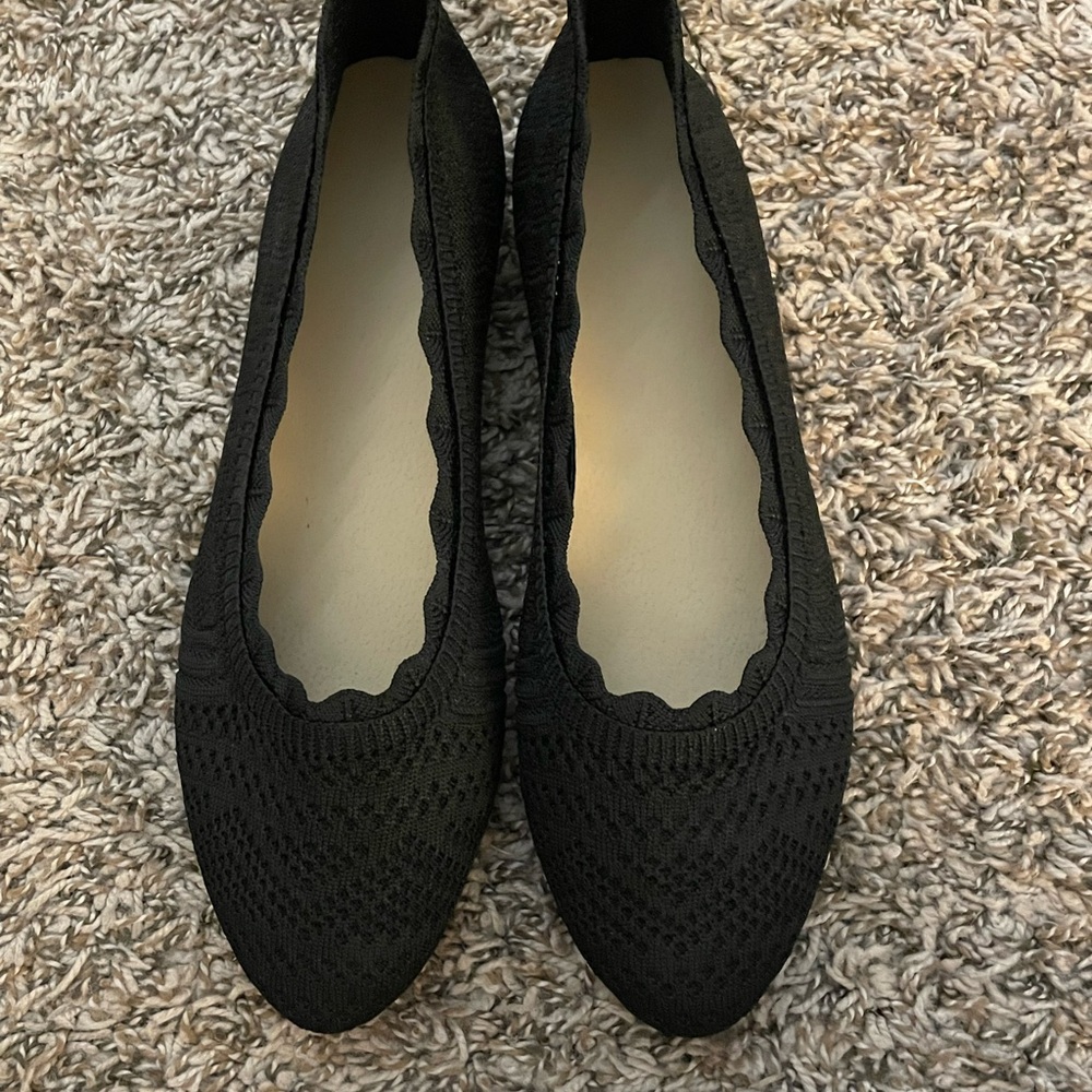 Black Women's Scalloped Flats